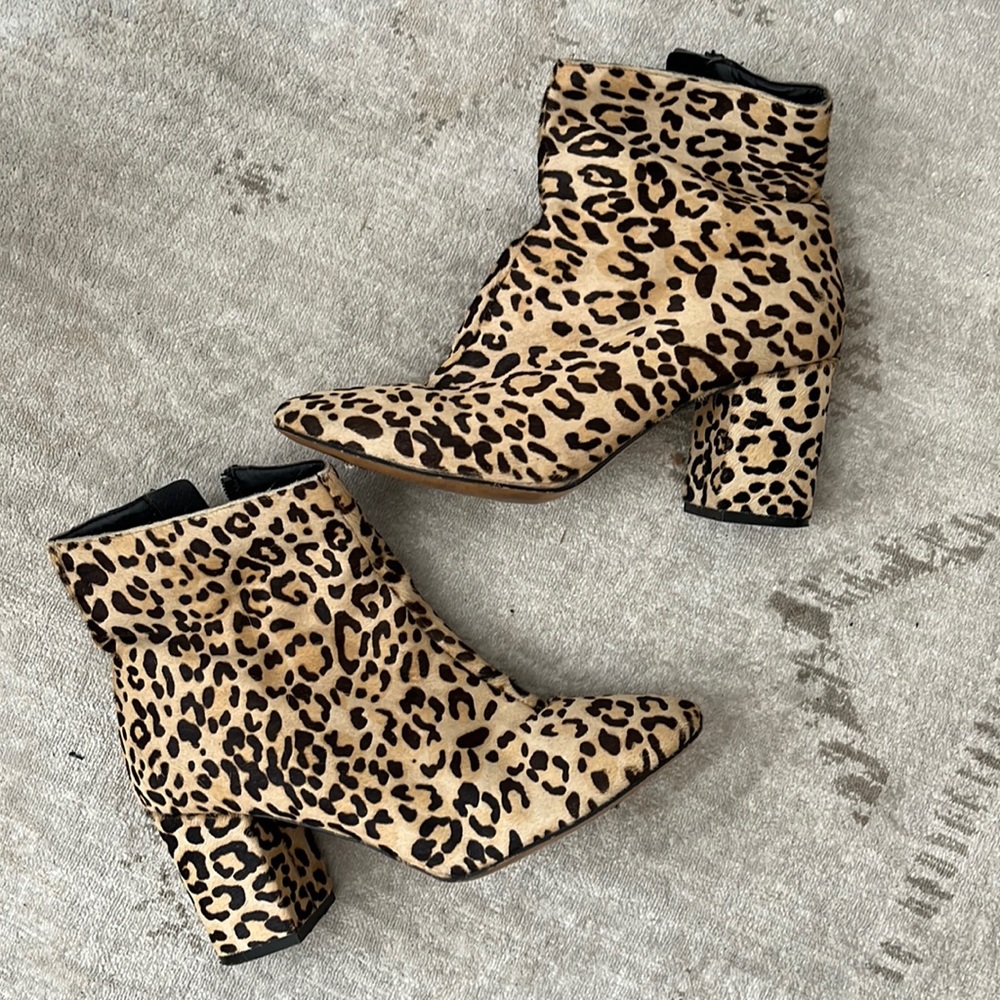 Nordstrom Halogen cheetah print booties size 8.5
